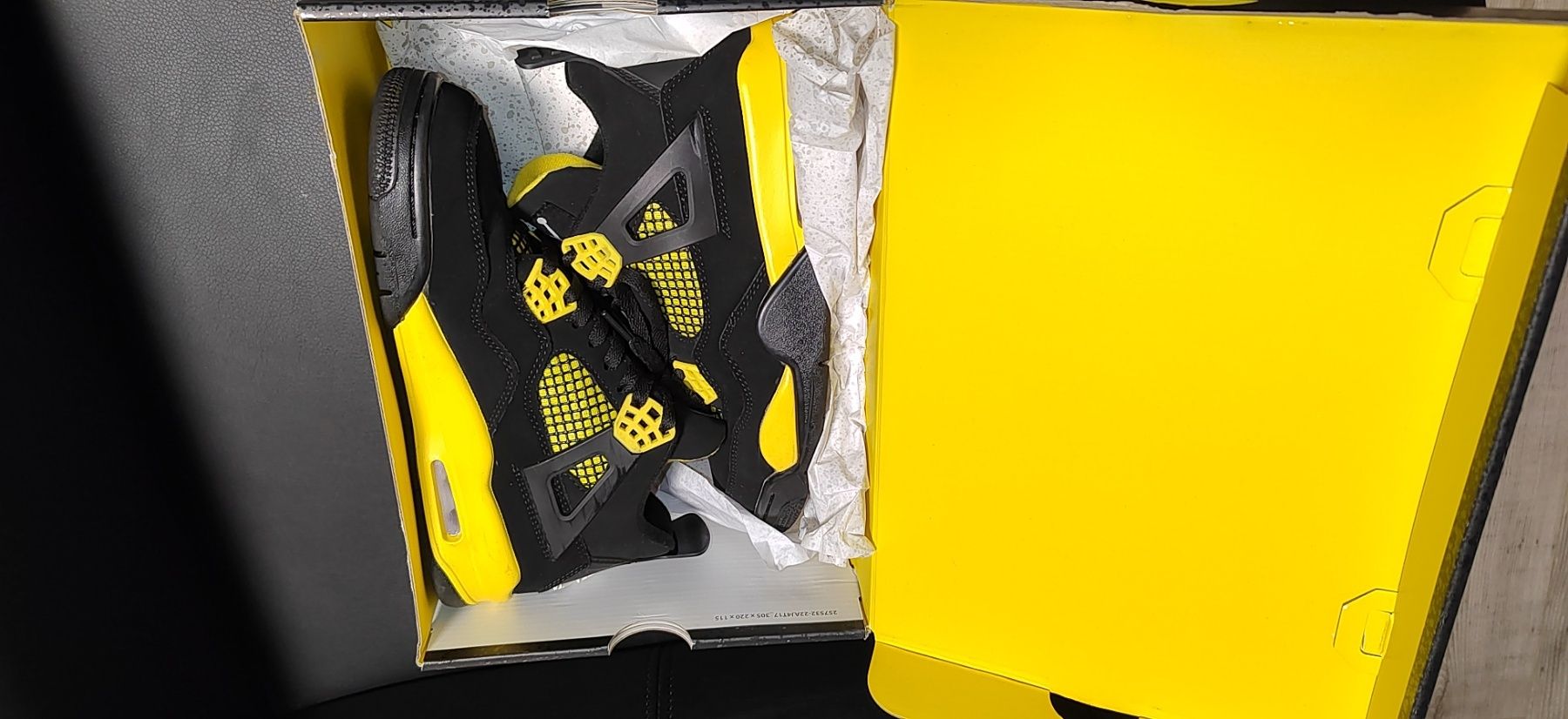 Nike Air Jordan Retro 4 Thunder, номер 40