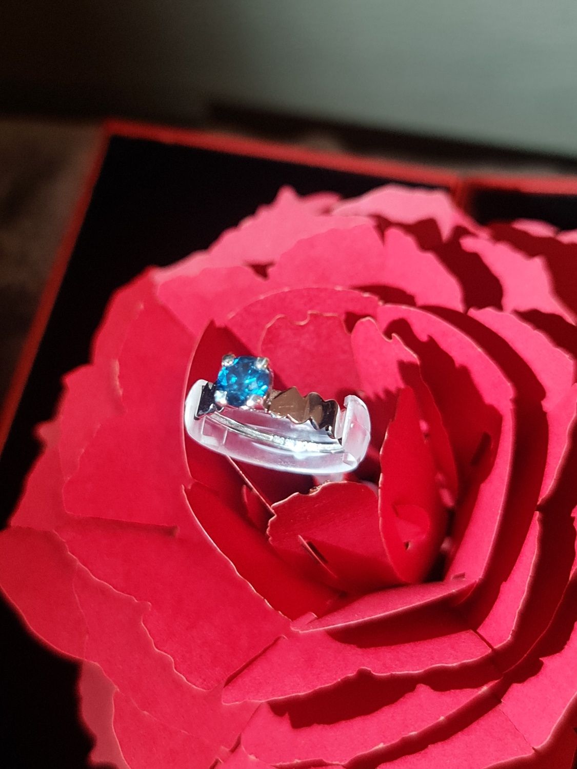 Inel diamant albastru 0.80 carate aur alb superb