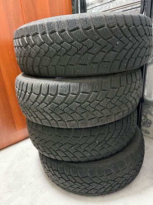 Зимние балоны покрышки Snow Leopard 
195/60 R15 в идеальном состоянии