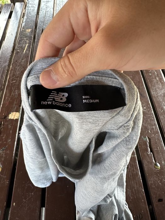 tricou new balance gri