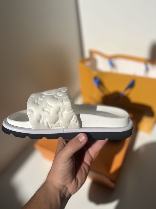 Slapi Louis Vuitton noi la cutie , marimea 38
