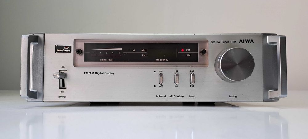 AIWA R 22 tuner radio FM AM vintage mini pt amplificator AIWA P 22