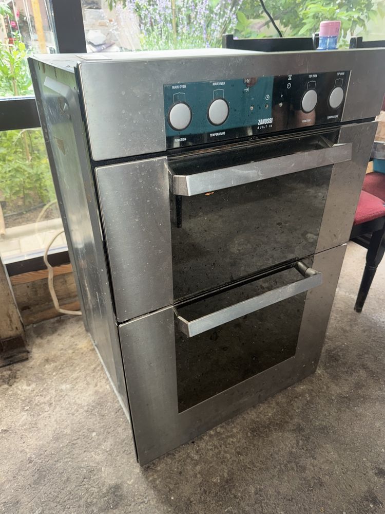 Zanussi двойна фурна за вграждане