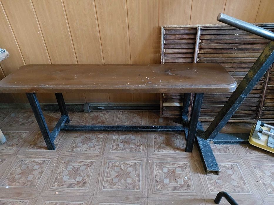 Лавки с деревянным и металлическим основанием