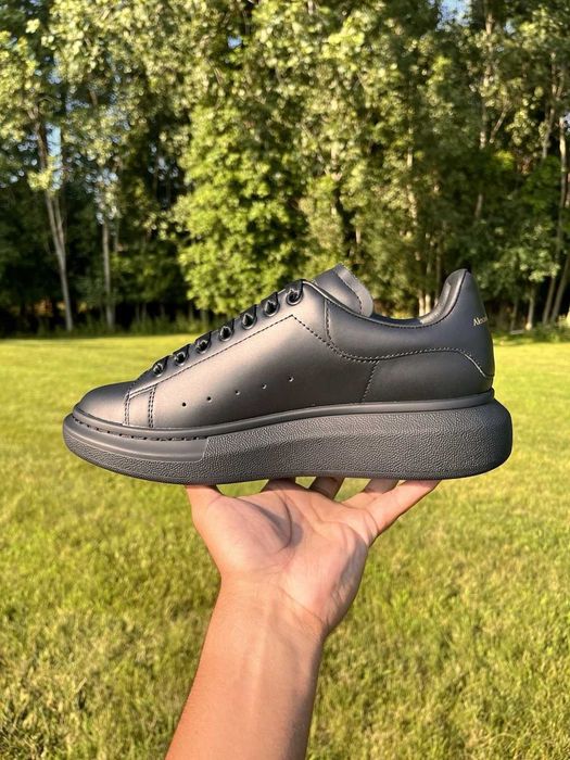 Alexander McQueen black 44
