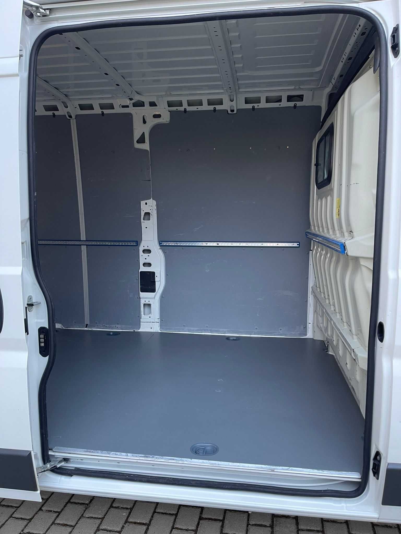 Peugeot Boxer 2.2 Diesel 2012 Euro 5 3 locuri + marfă