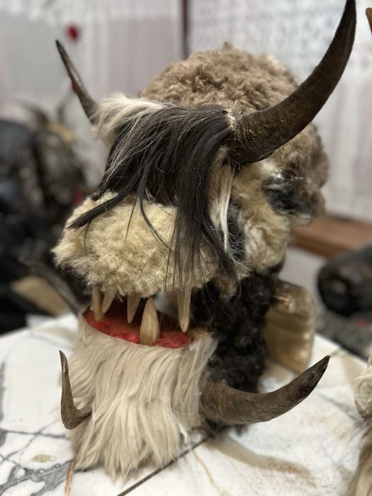 Изработвам Кукерски маски