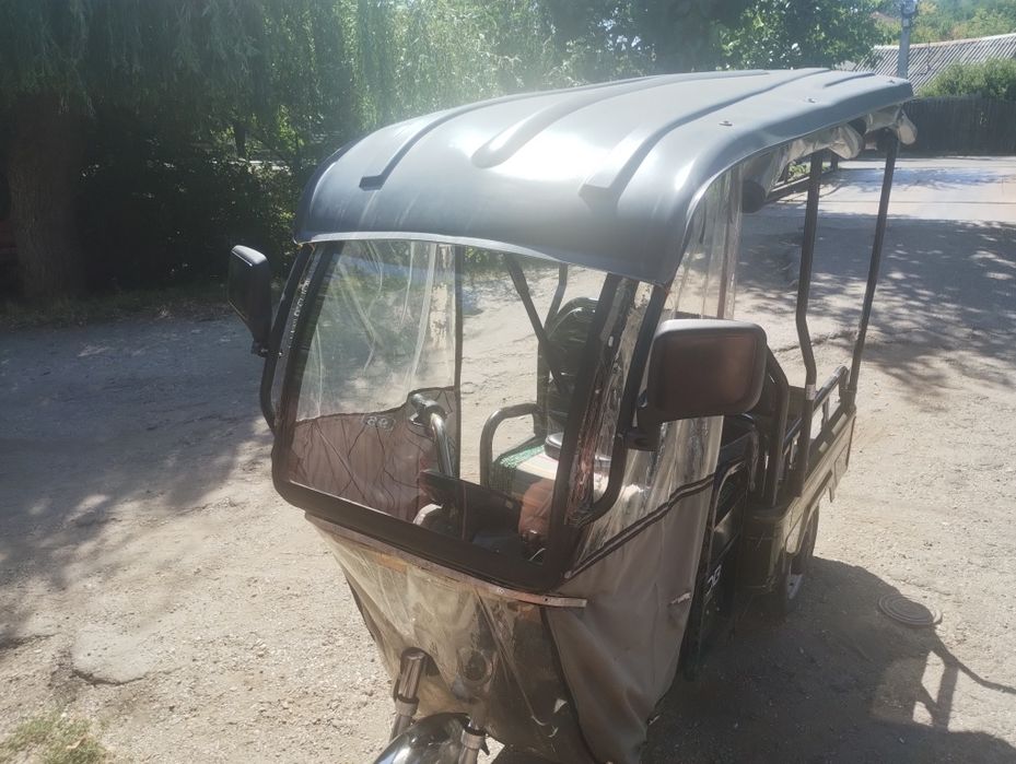 Vând triciclu RDB electric
