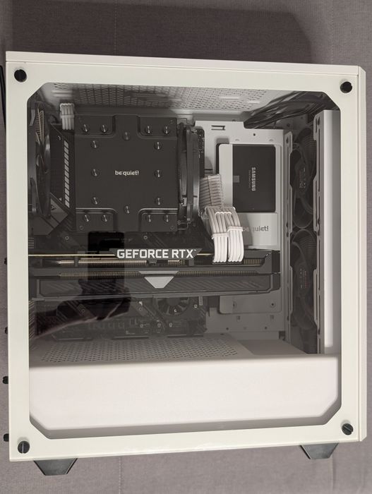 PC Gaming: Memorie 32GB, Stocare 3TB, RYZEN 7 3800x, RTX 3070