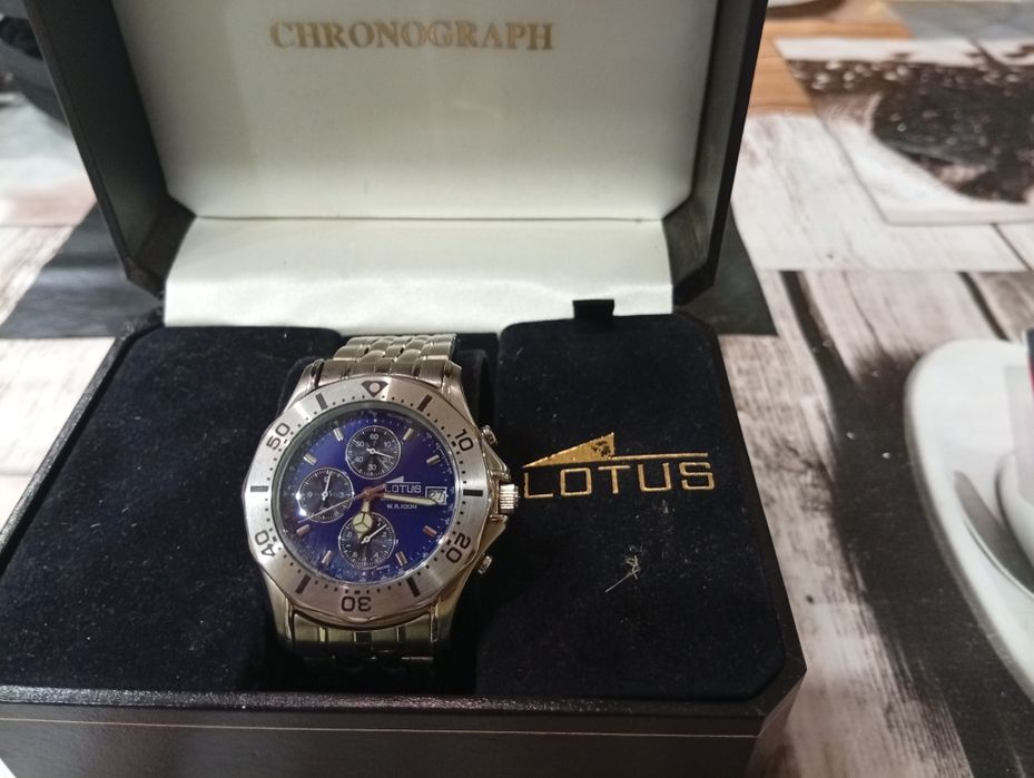 Часовник Lotus неизползван