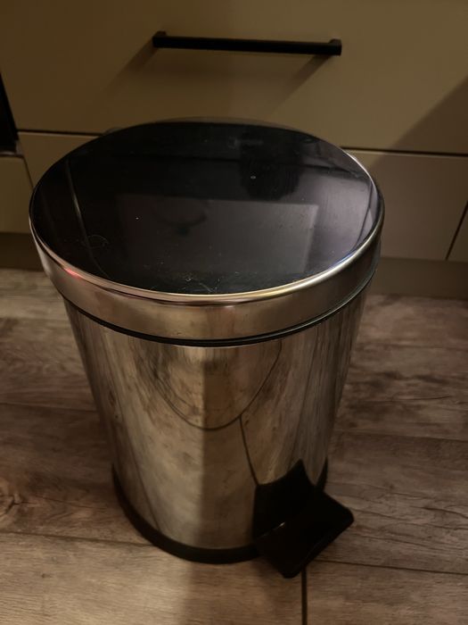 Мусорное ведро с педалью