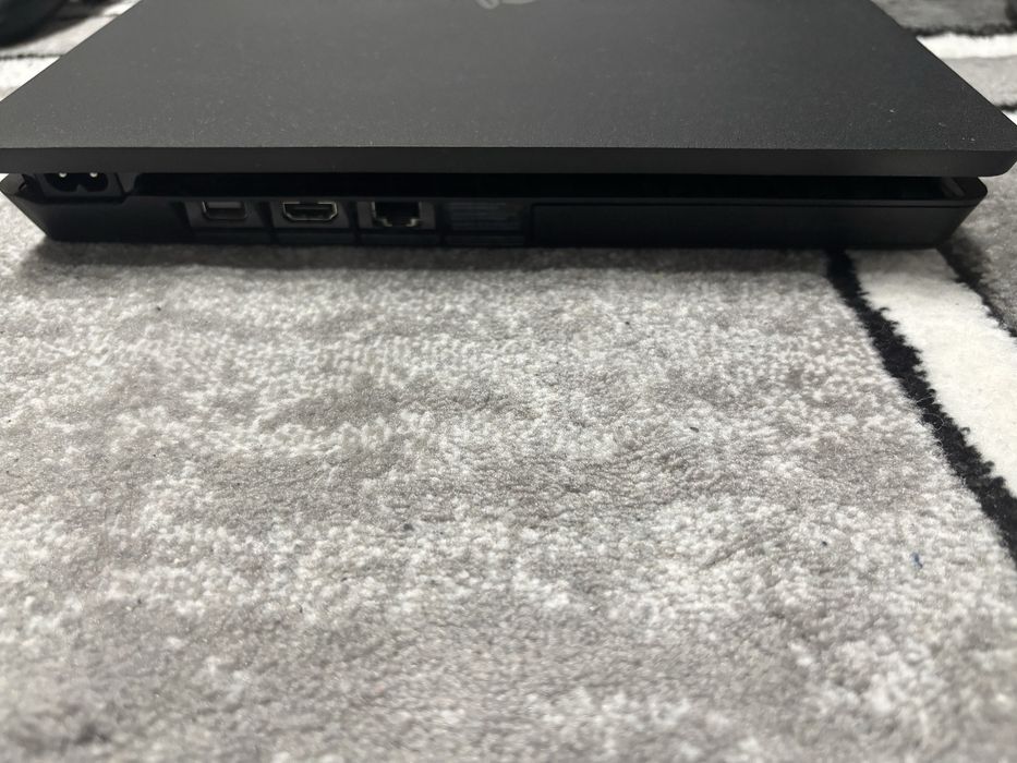 Ps4, 2 console si cabluri pt PlayStation