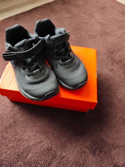 Продавам Nike revolution 28