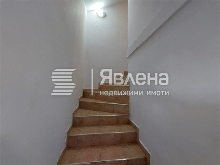 Продава се Тристаен апартамент в Свищов - 101 кв.м за 605 €/кв.м - Снимка #1