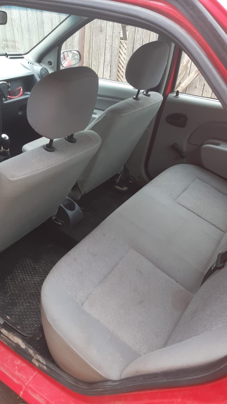Vând Dacia logan