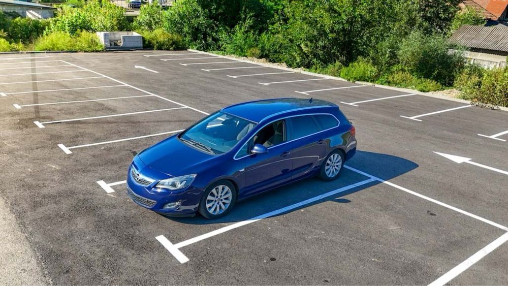 Opel Astra J Sport Tourer – 2011