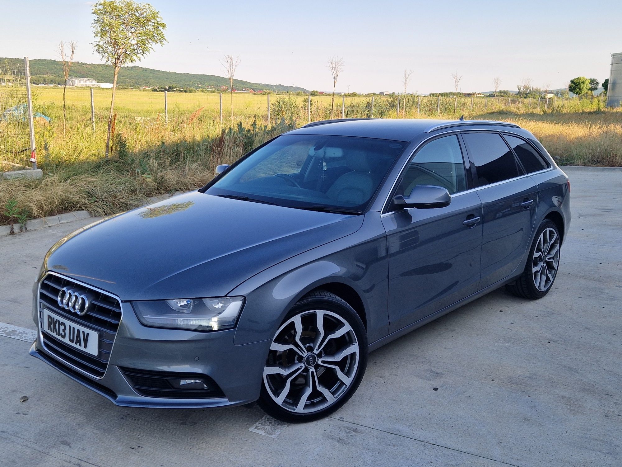 Audi A4 2013 Technik 2.0 diesel Multitronic Jante R19