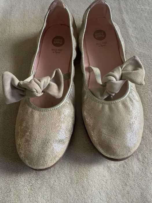 Сатенени балеринки с кожена каишка Next златни с панделка Gioseppo 39