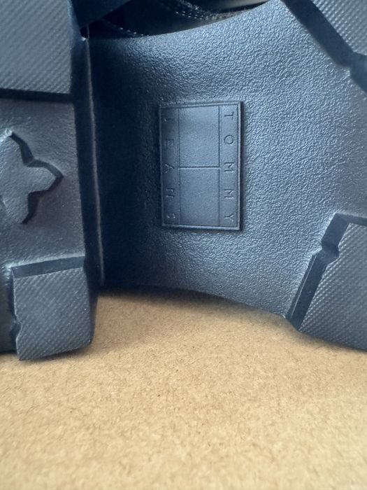 Ghete Tommy Jeans nr 39 din piele, noi!