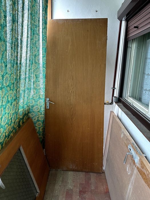 usi interior / apartament