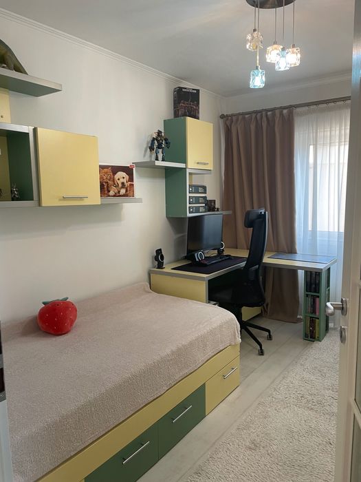 Vând apartament 3 camere