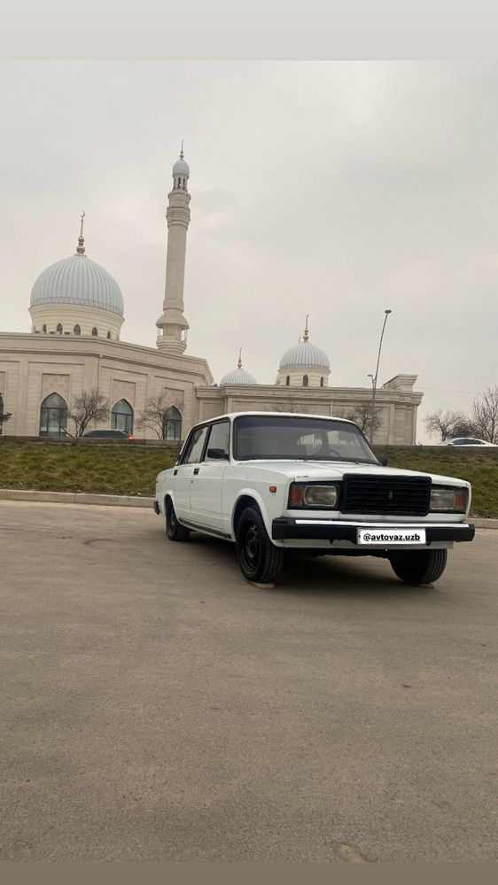 Vaz 2107 sotiladi 1300 срочно