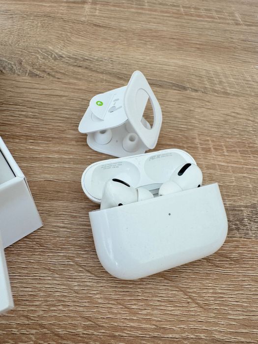 Apple AirPods MagSafe + Оригинален кабел