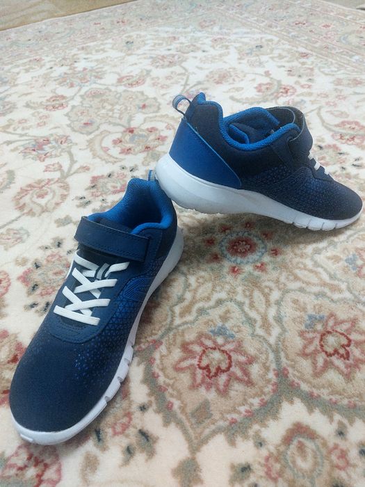 Papuci sport, mărimea 38, bleumarin cu alb