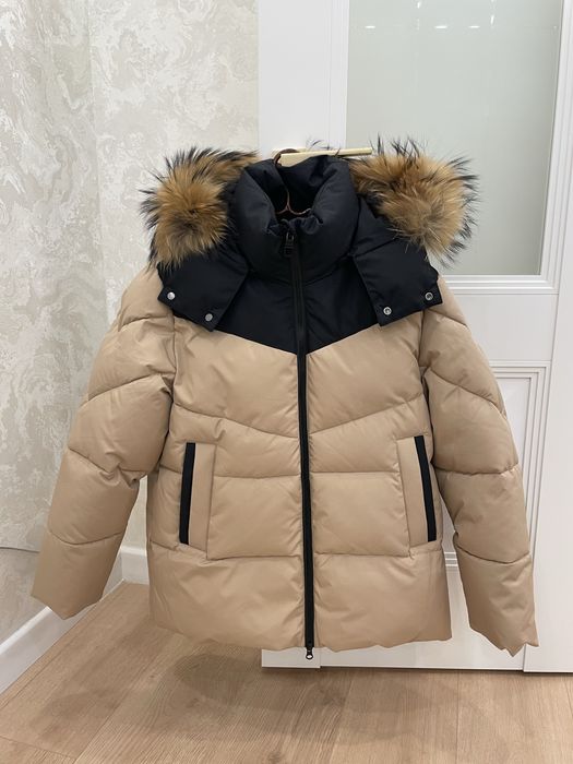 Продам новую зимнюю куртку на мальчика 152 см