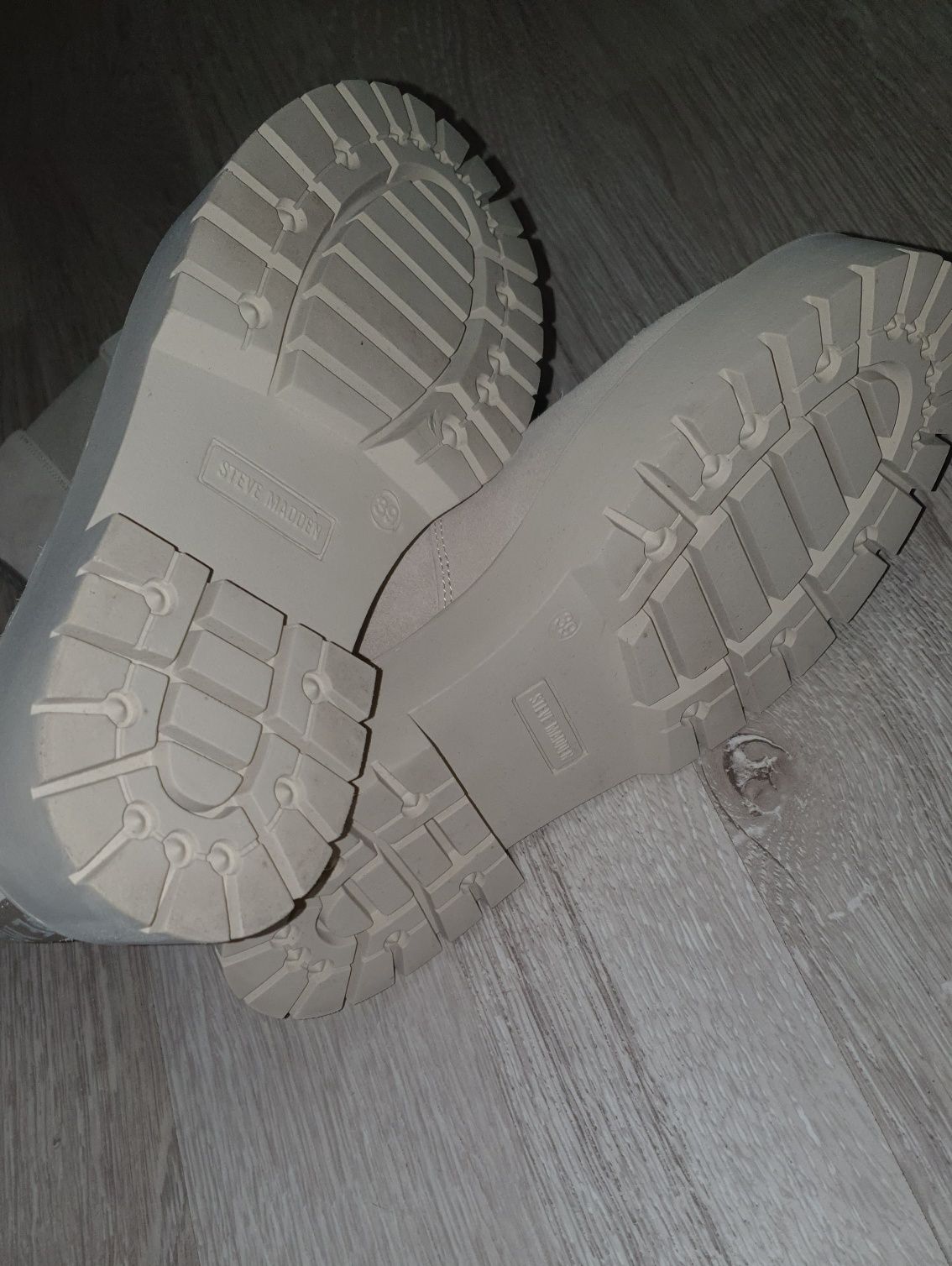 Vivianne Steve Madden