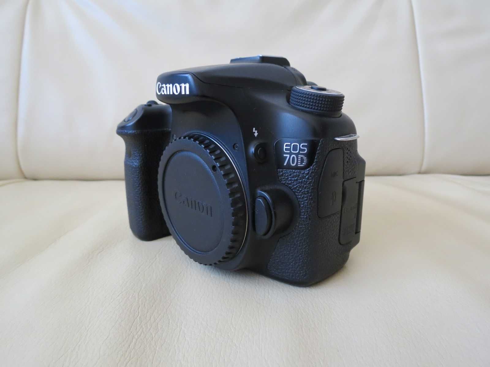 Aparat Foto DSLR Canon EOS 70D Body + 2 baterii