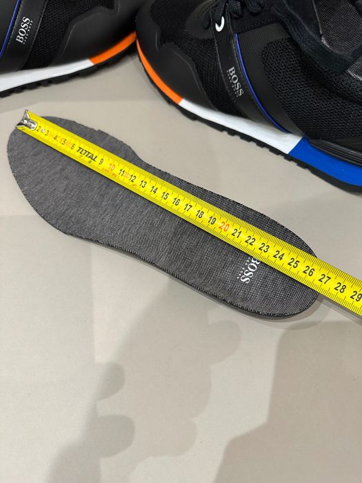 Boss sneakers нови