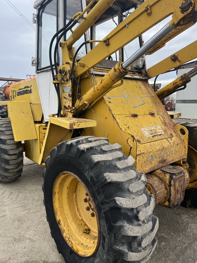 Schimb am nevoie de o bascula.  Vola JCB uzura la cupa motor defect