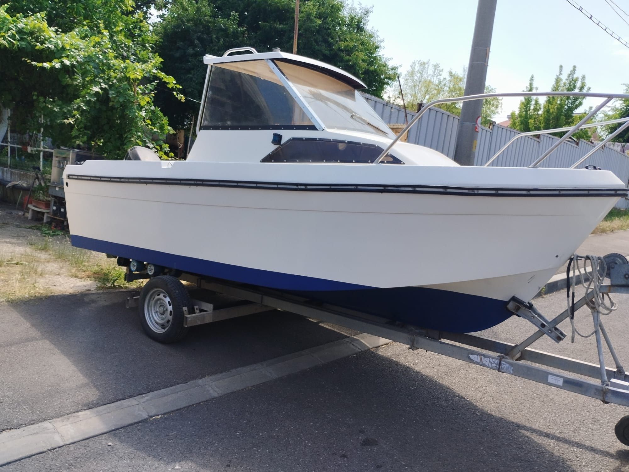 Barca cu motor si peridoc Jeanneau Esteo