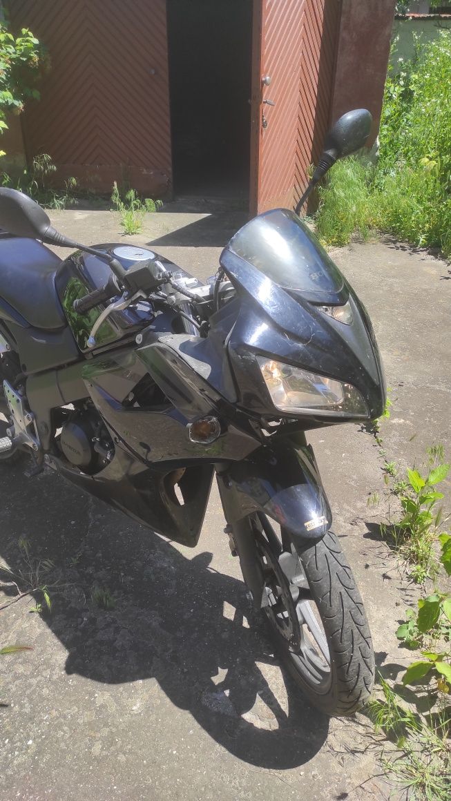 Honda модел cbr 125 r.