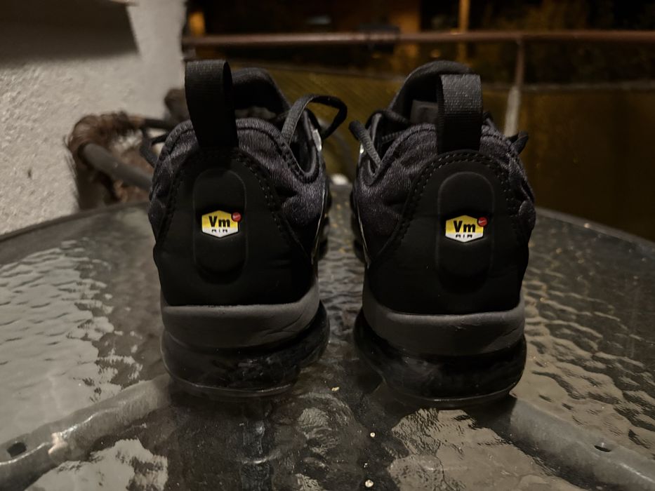 Nike Air Продавам Nike VaporMax Plus – Черни, в отлично състояние!