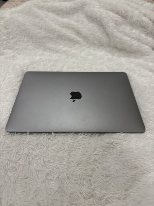 Продаю Macbook M1
