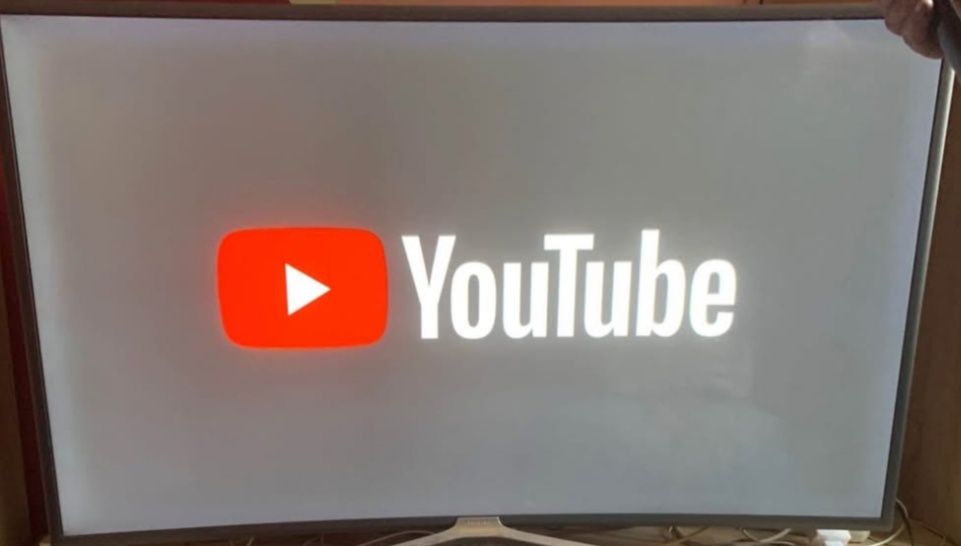 Vând sau  Schimb televizor Samsung smart curbat