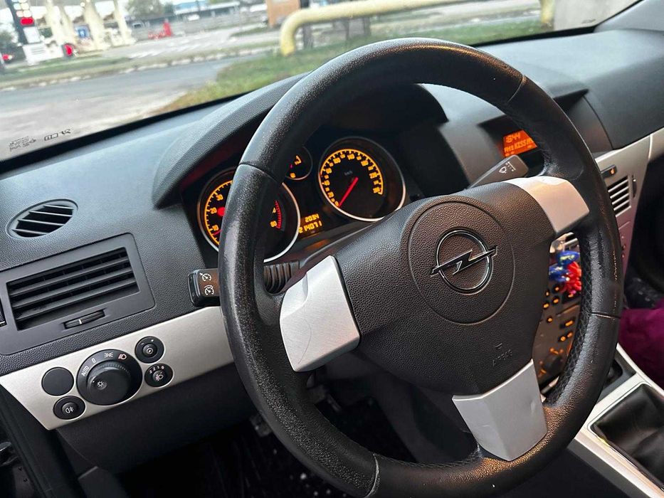 Opel Astra GTC black