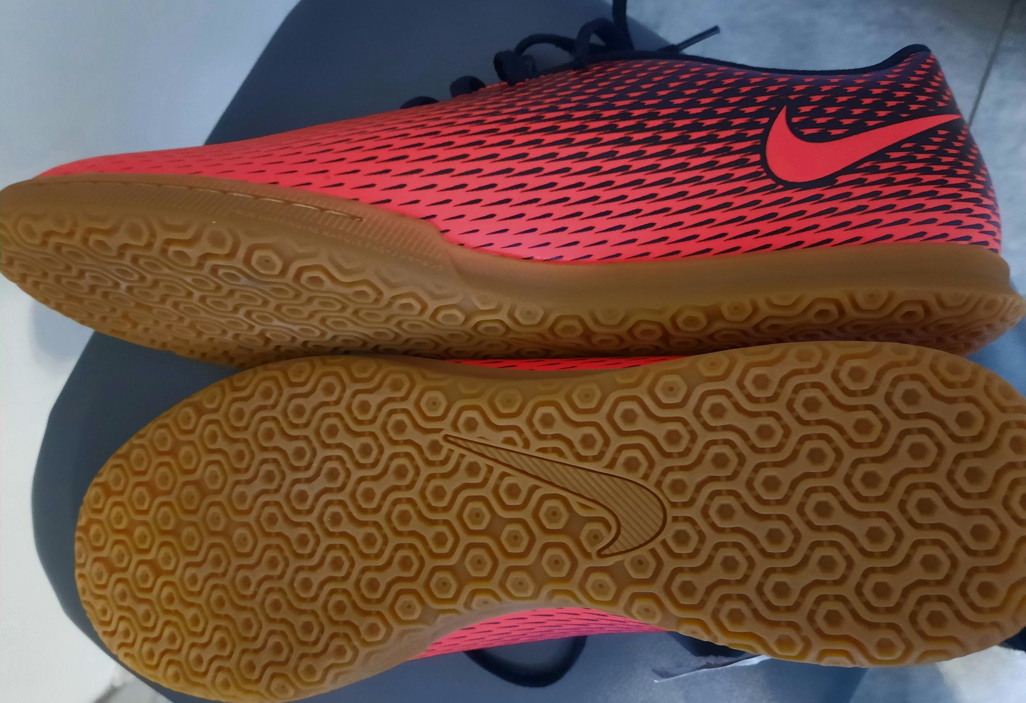 Nike кроссовки новые футзал 45-46 размера