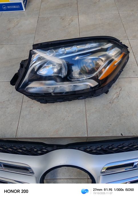 MERCEDES GLS 2018 година, фар, решетка, предна броня.