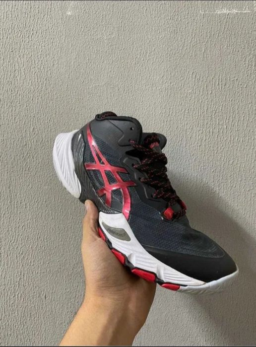 Волейбольные кроссовки Asics