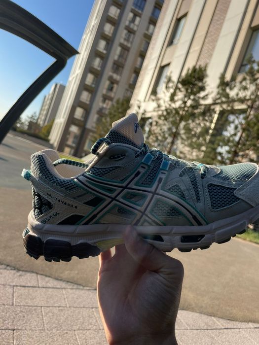 Кросовка asics б.у сатып алдым размер келмеди коп киілмеді
