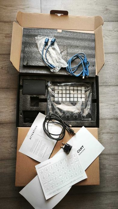 Novation Circuit Groove box Synthesizer Drum machine Garanție