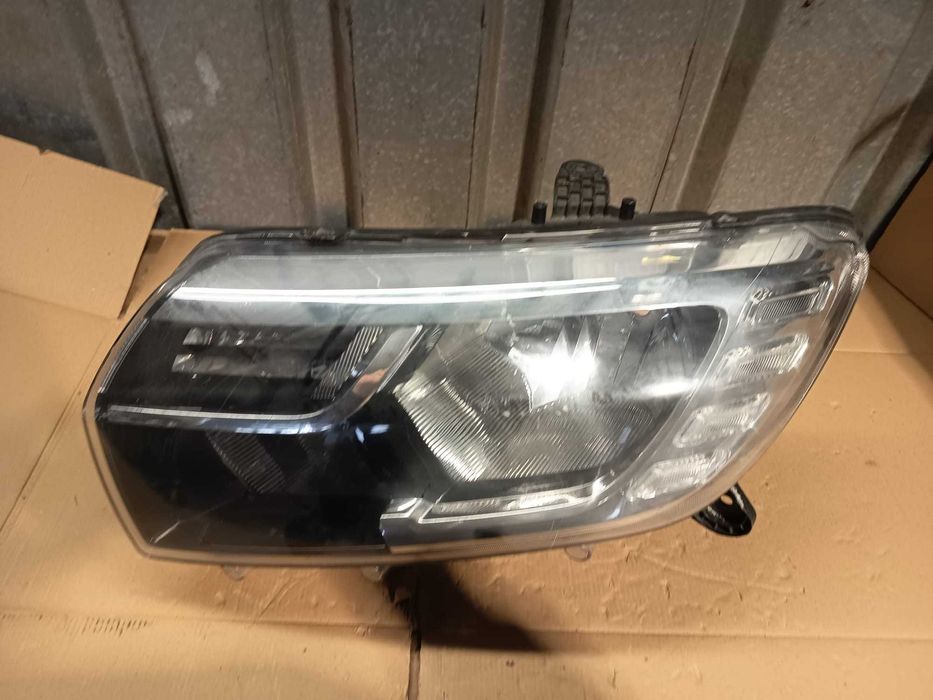 far stanga dacia sandero