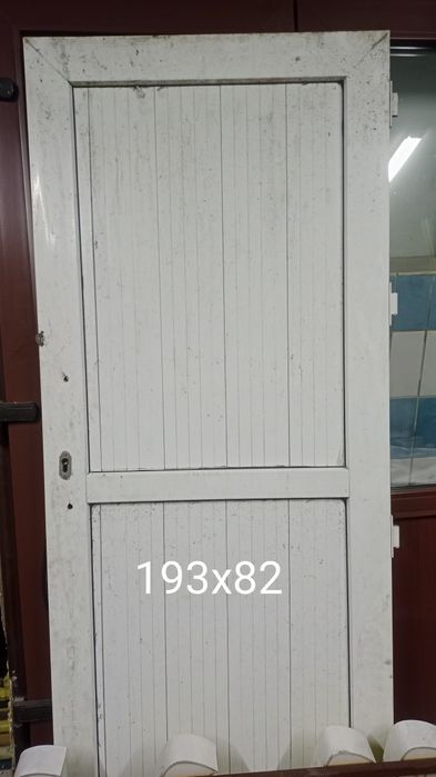 Продам двери пластиковые/деревянные