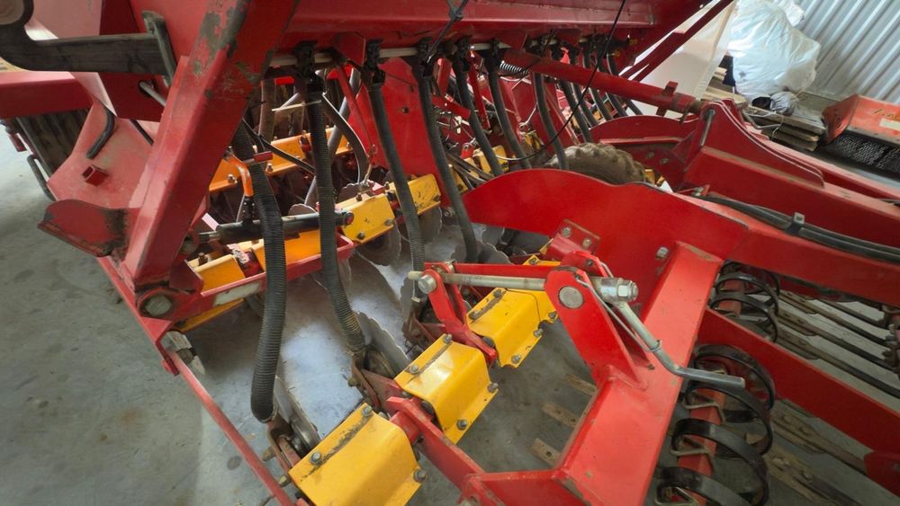 Semanatoare grau cu fertilizare vaderstad rapid 300 c