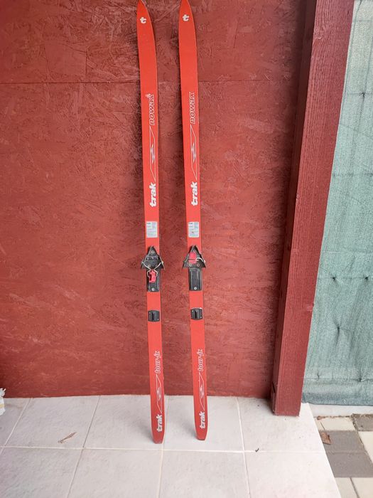 Vând schiuri trak nowax