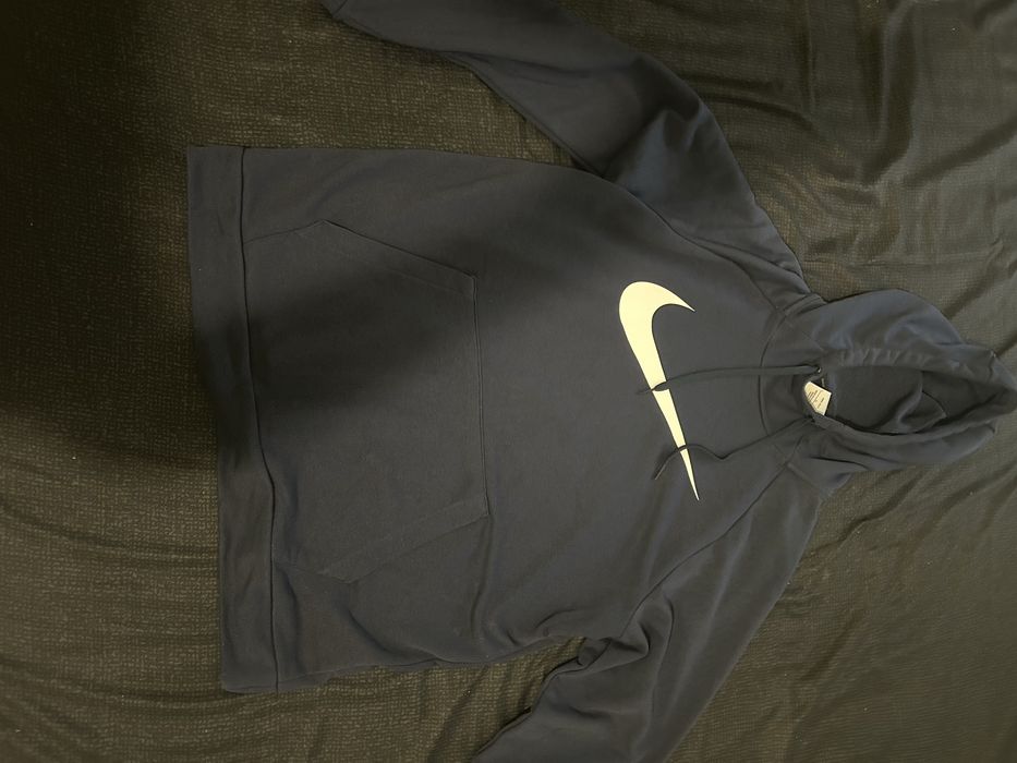 Vand hanorac de la nike de culoare navy . Nepurtat si original