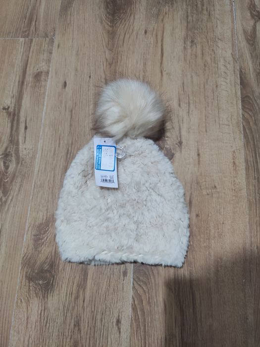 Căciulă damă cu pompon